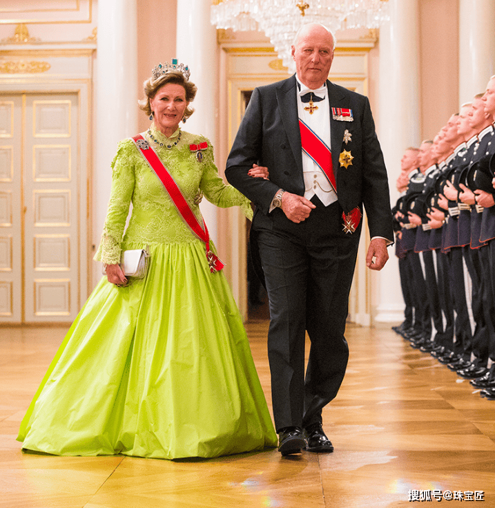 pg电子官网入口-成人礼开战斗机继承箱里